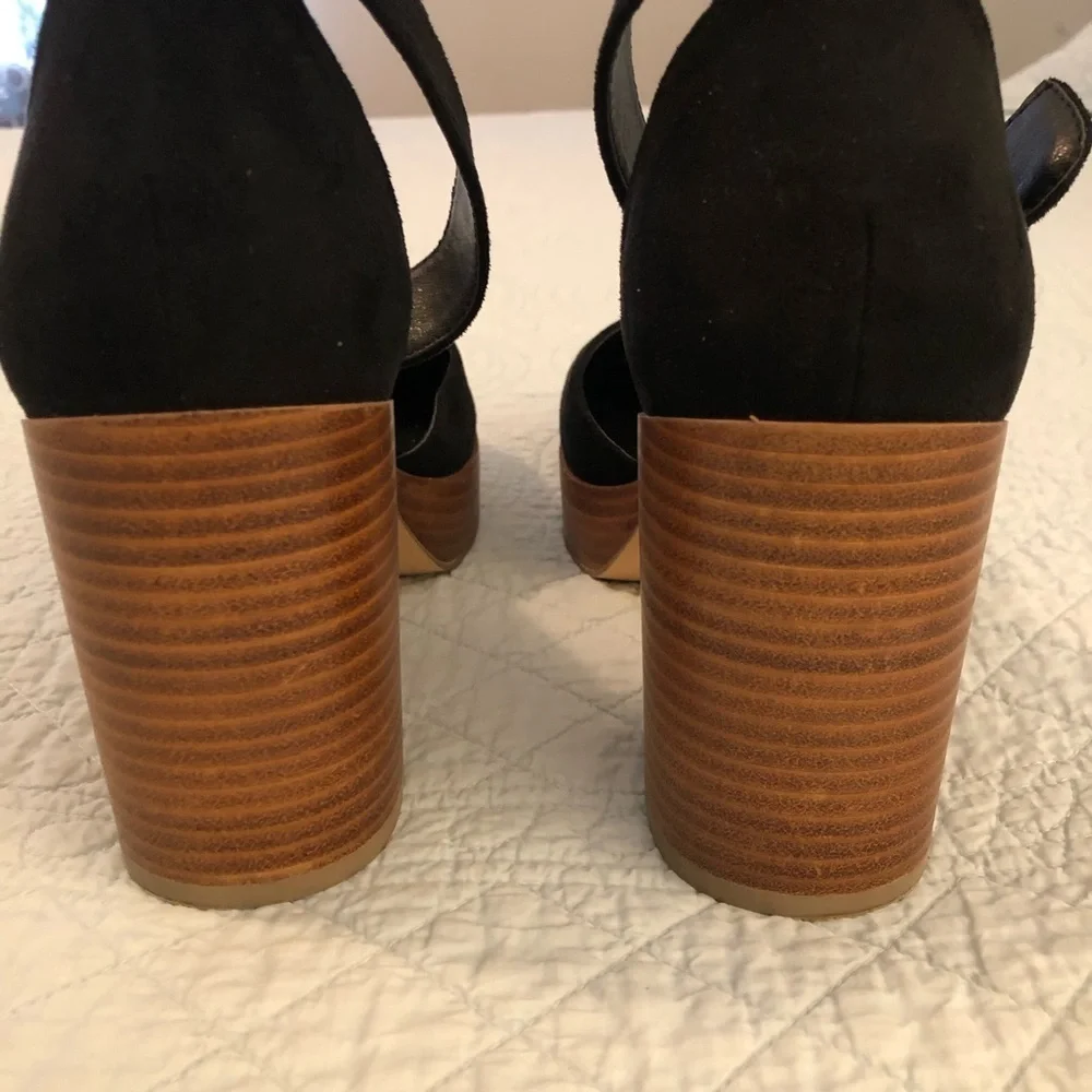 House of Harlow 1960 Tanner platform block heel. Black faux suede. Size 9 1/2. - Picture 7 of 9